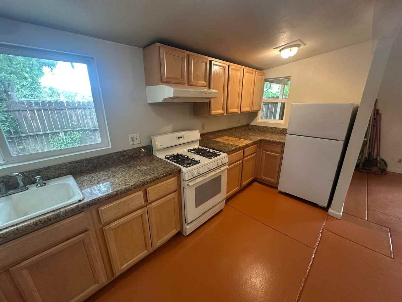 2050 Laburnum Ave - Photo 4 of 44