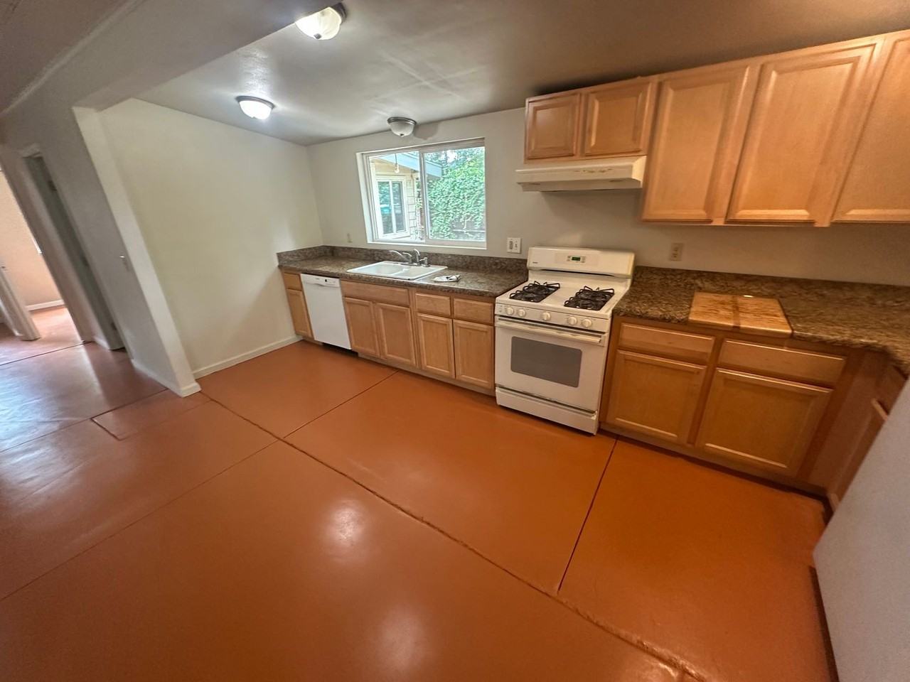 2050 Laburnum Ave - Photo 5 of 44