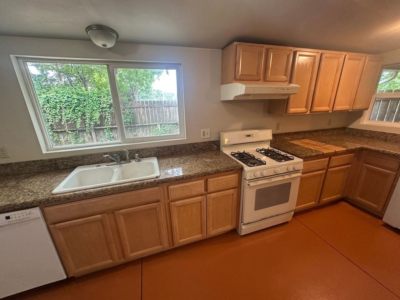 2050 Laburnum Ave - Photo 6 of 44