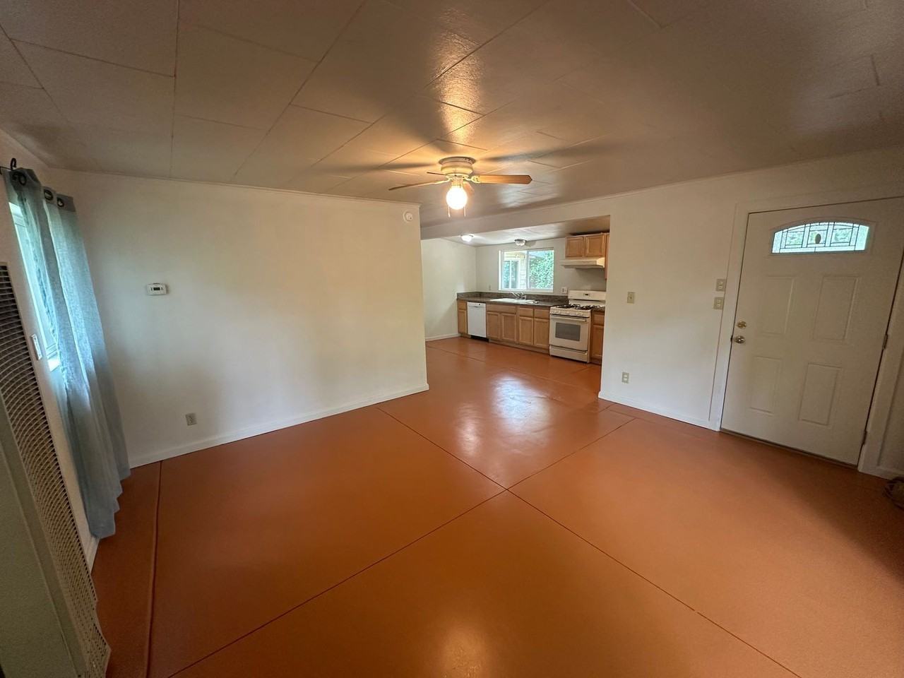 2050 Laburnum Ave - Photo 7 of 44