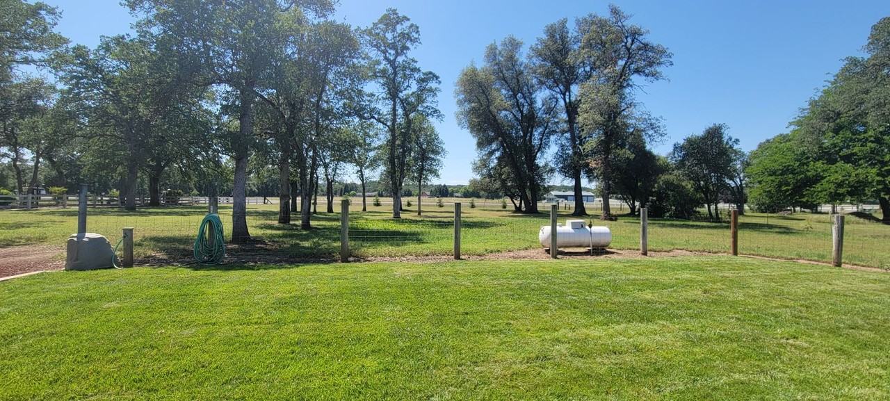 8171 Deschutes Rd - Photo 3 of 19