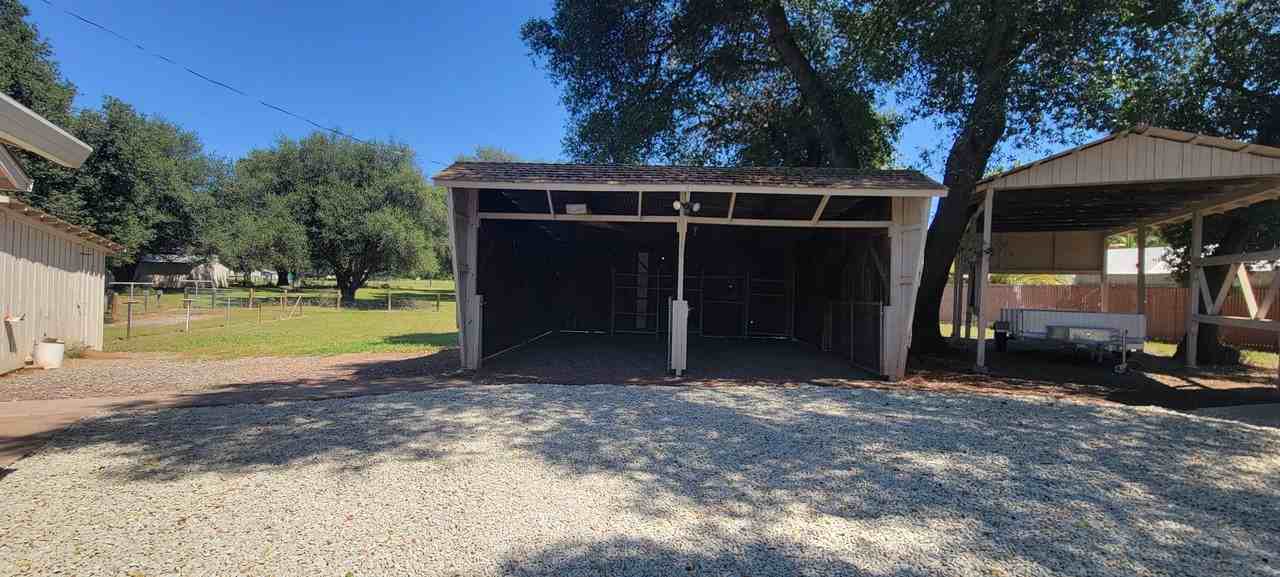8171 Deschutes Rd - Photo 4 of 19