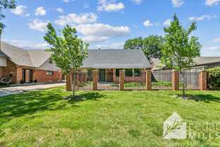 125 S Oakwood St - Photo 1 of 1