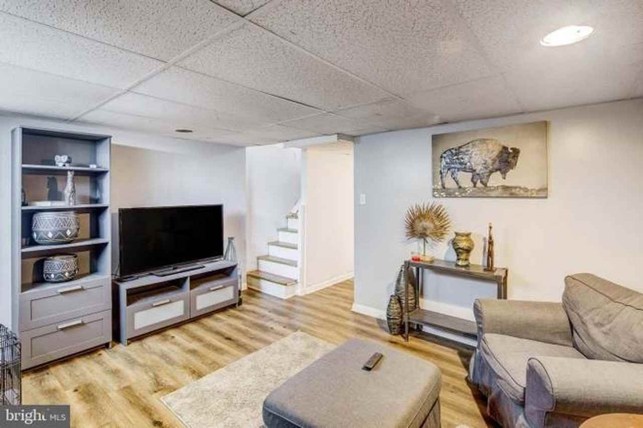 1100A E Sharpnack St - Photo 2 of 11