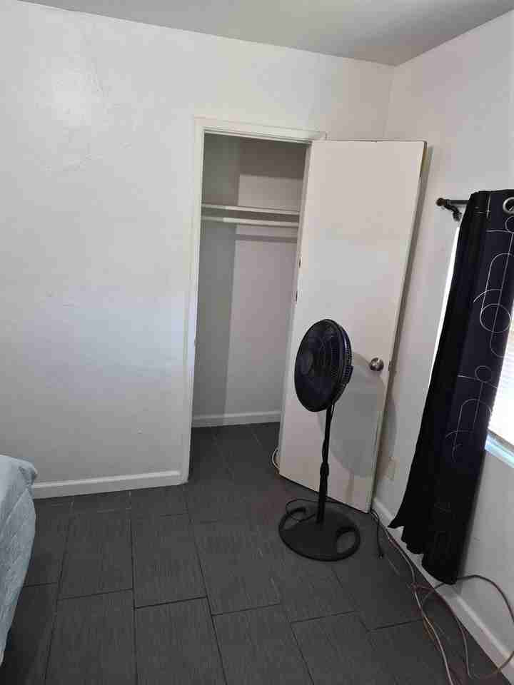 3005 38th St - Photo 2 of 9