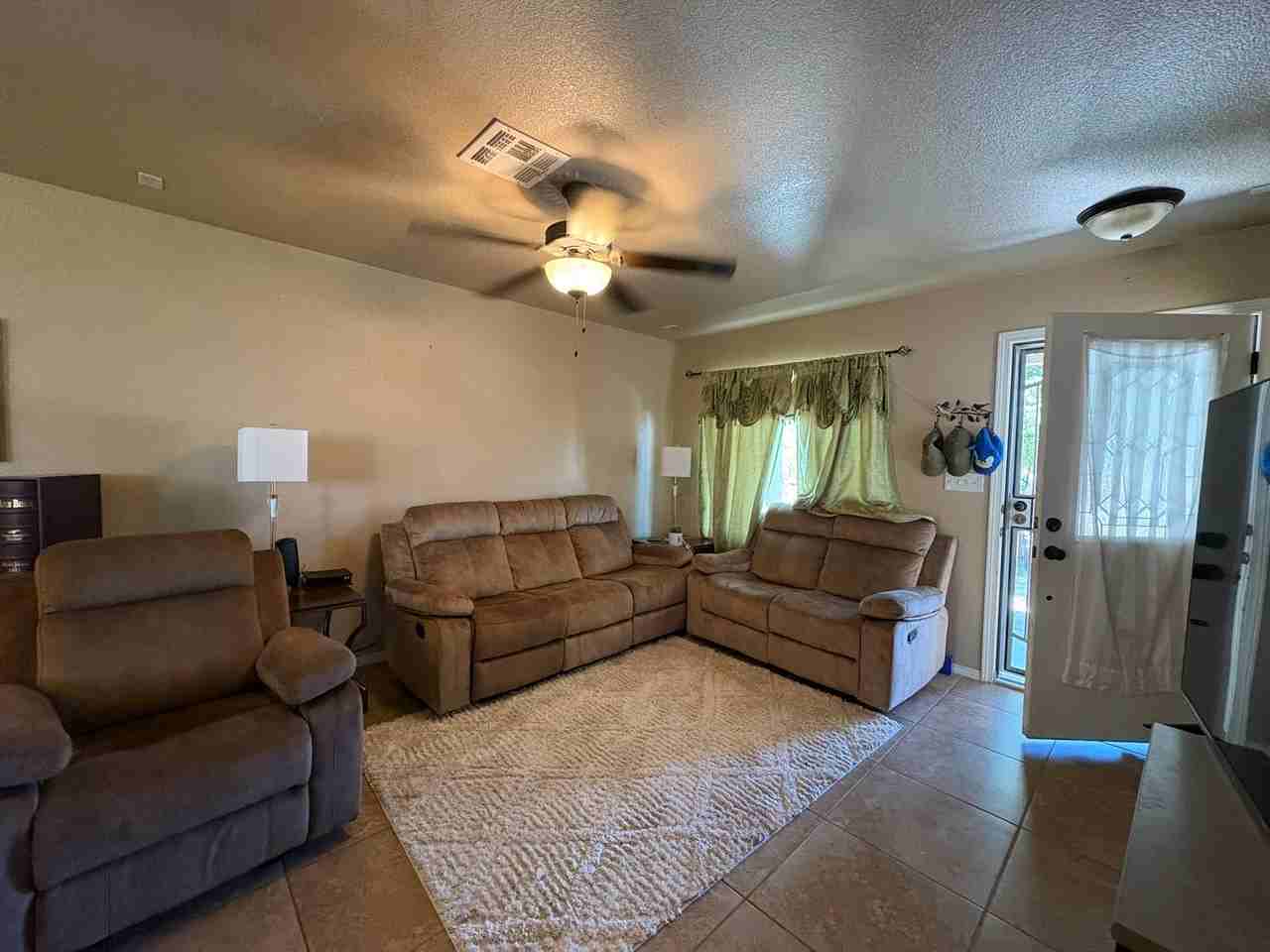 629 Bell Gordon St - Photo 5 of 23