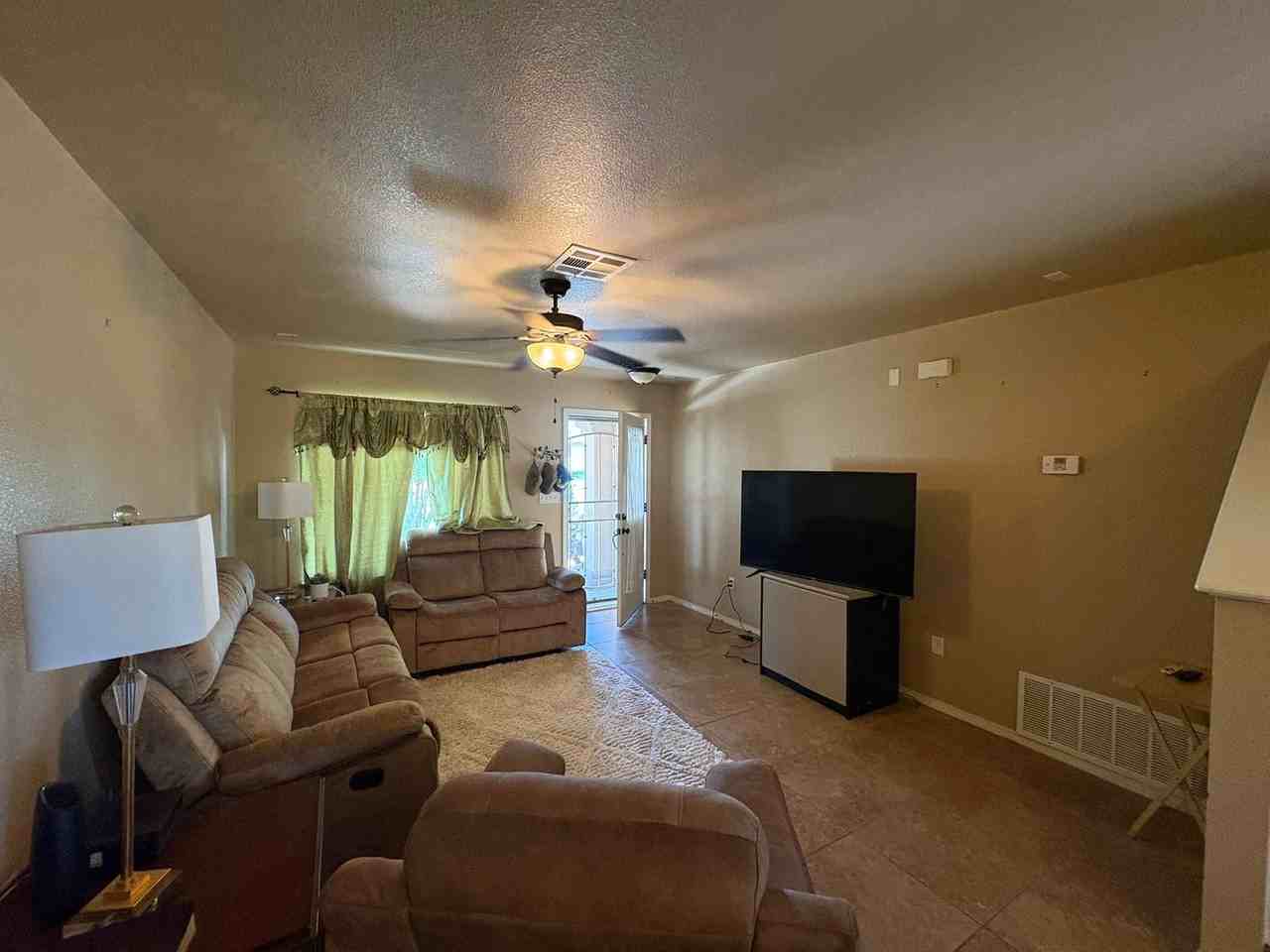 629 Bell Gordon St - Photo 6 of 23