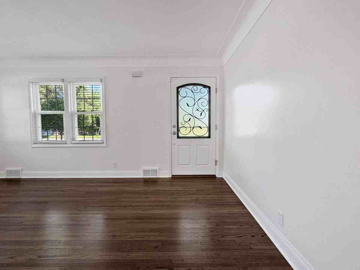 8311 W 35th St - Photo 3 of 10