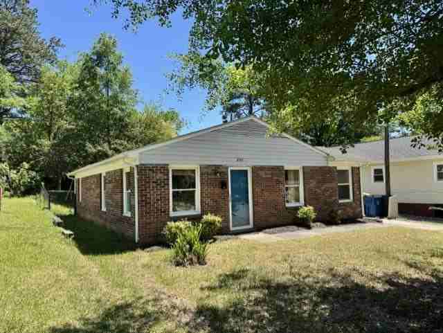 2727 Atlantic St - Photo 2 of 10