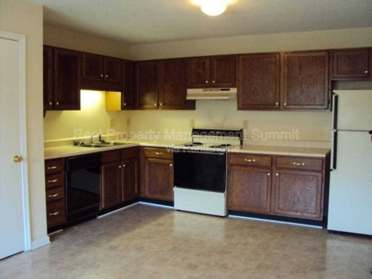 1020 Rockway St #2 - Photo 3 of 10