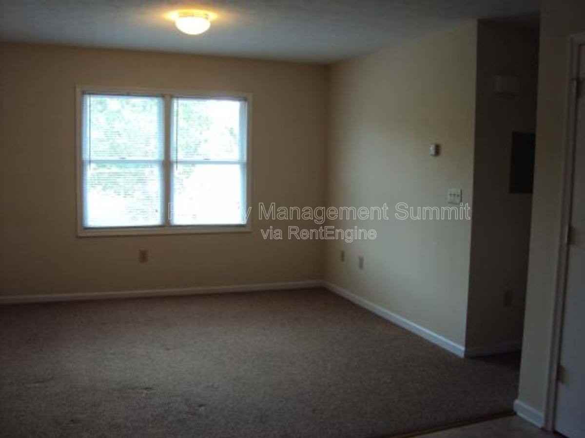 1020 Rockway St #2 - Photo 4 of 10