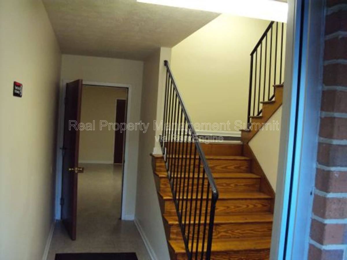 1020 Rockway St #2 - Photo 6 of 10