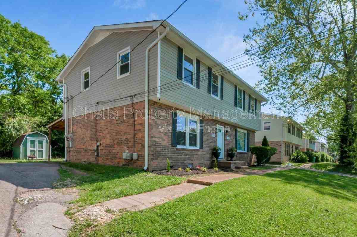 738 Mcpherson Dr - Photo 2 of 10