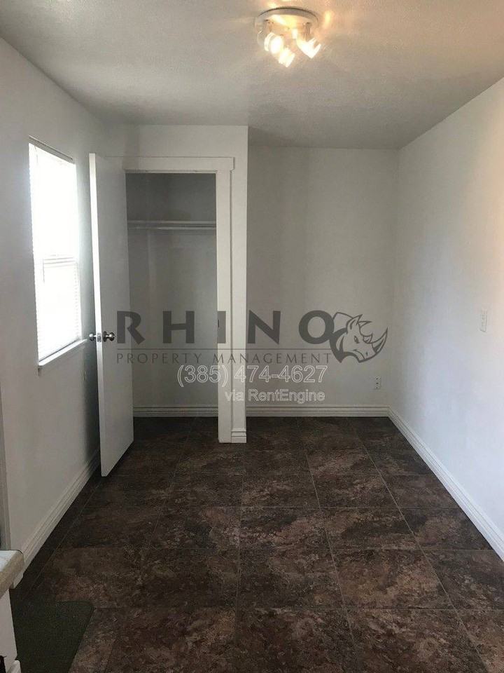 2885 Van Buren Ave #3 - Photo 3 of 9