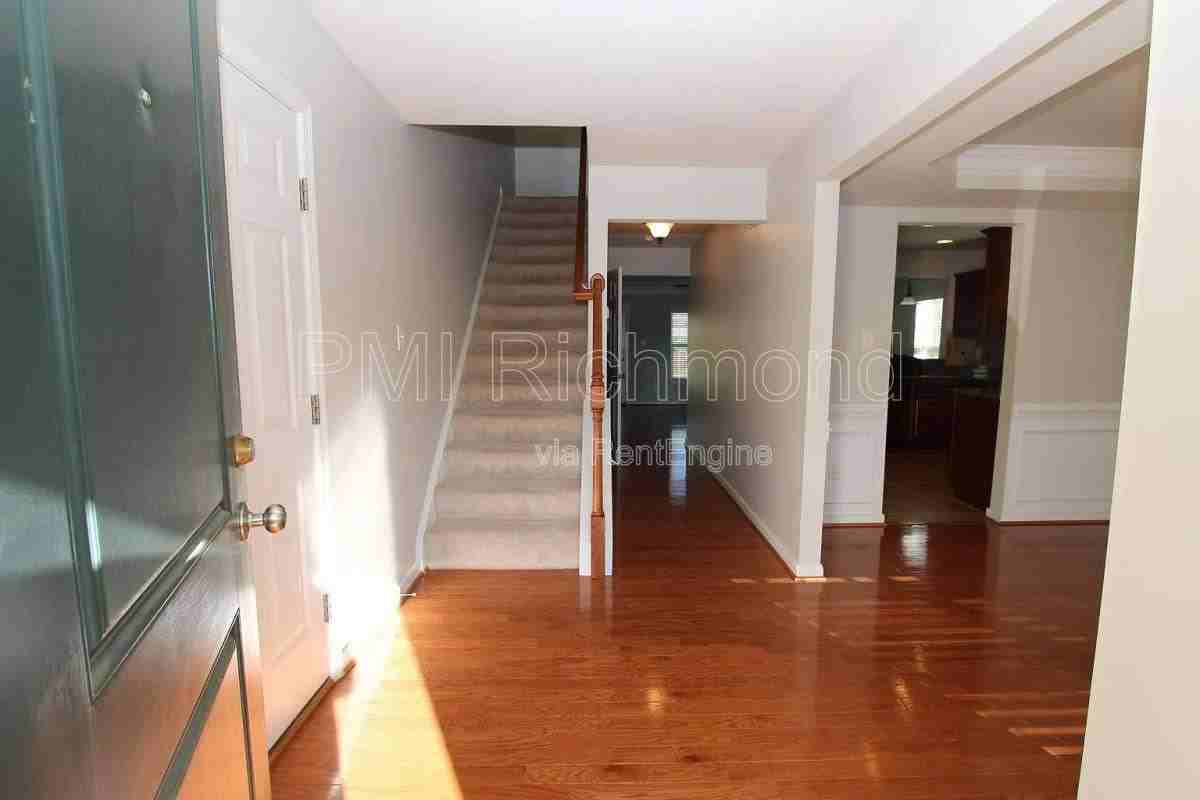 637 Abbey Village Cir - Photo 2 of 10