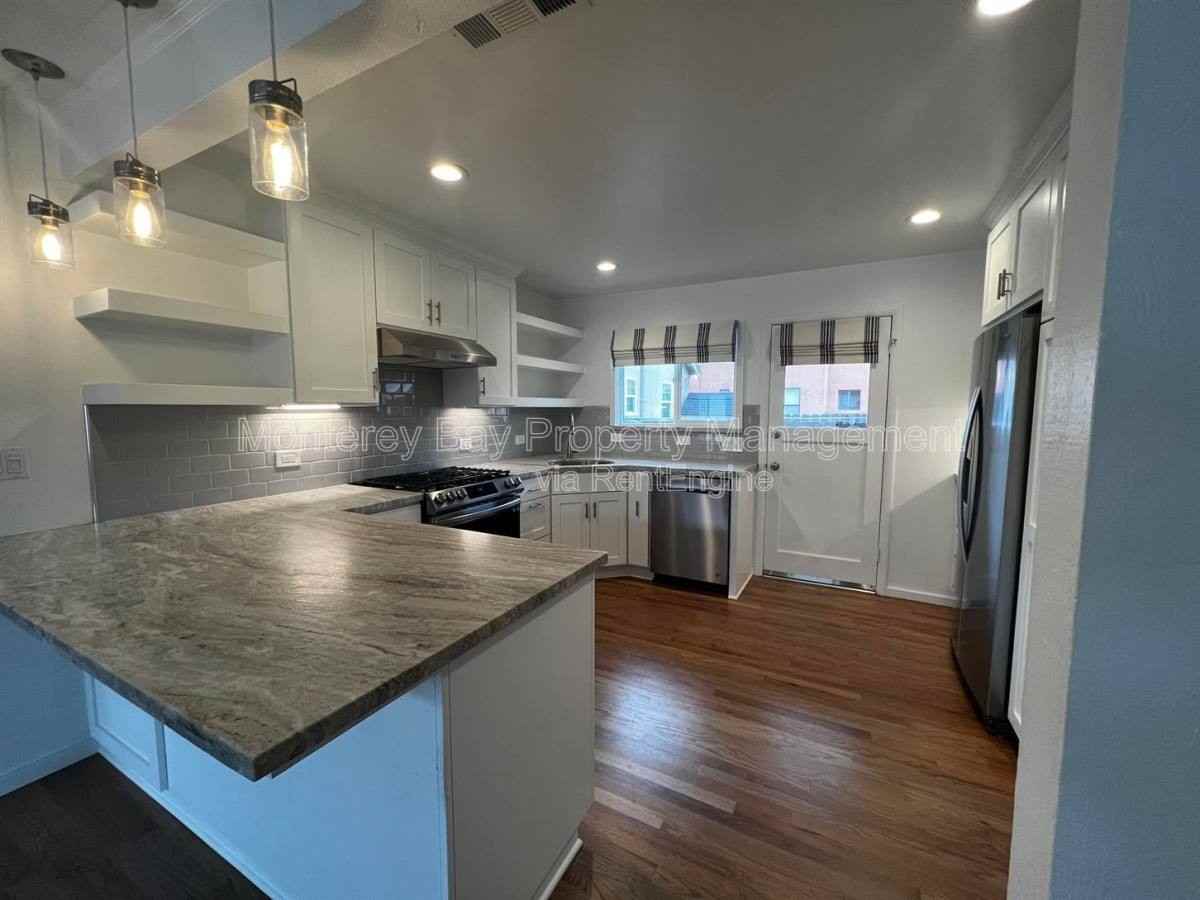 1250 5th St - Photo 3 of 8