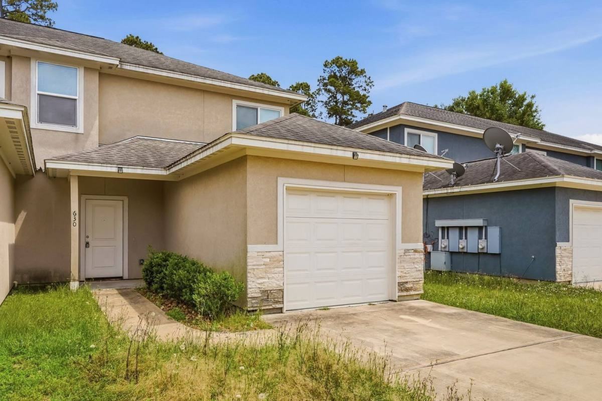 630 Magnolia Bnd - Photo 3 of 10