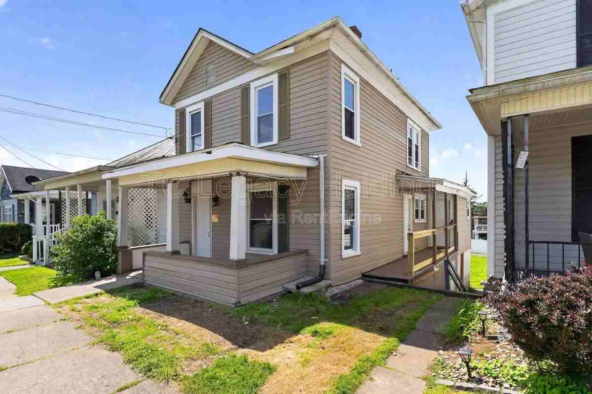 2113 Goff Ave - Photo 2 of 10