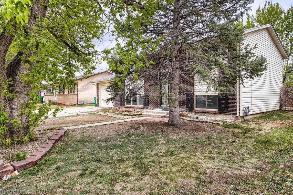 949 Olathe St - Photo 2 of 10