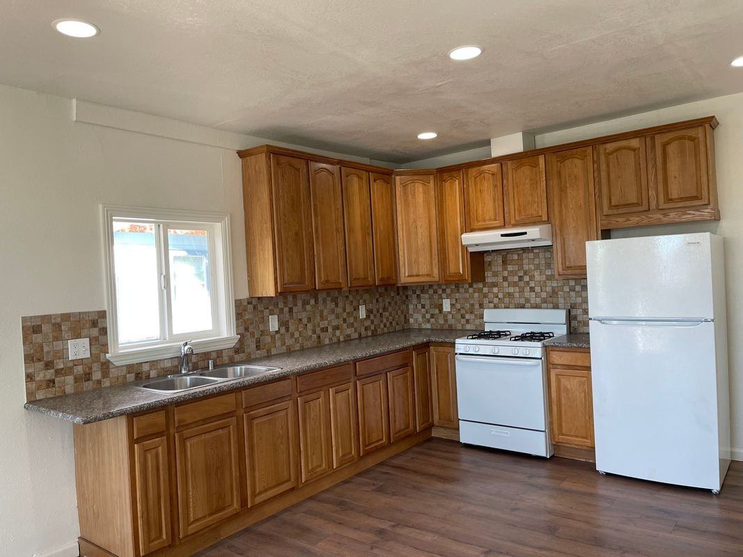 1396 E 27th St ##A - Photo 5 of 28