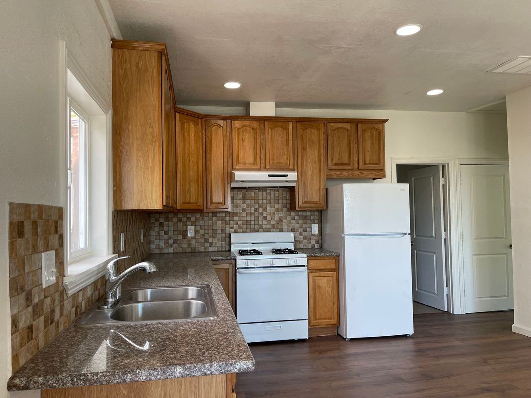 1396 E 27th St ##A - Photo 6 of 28