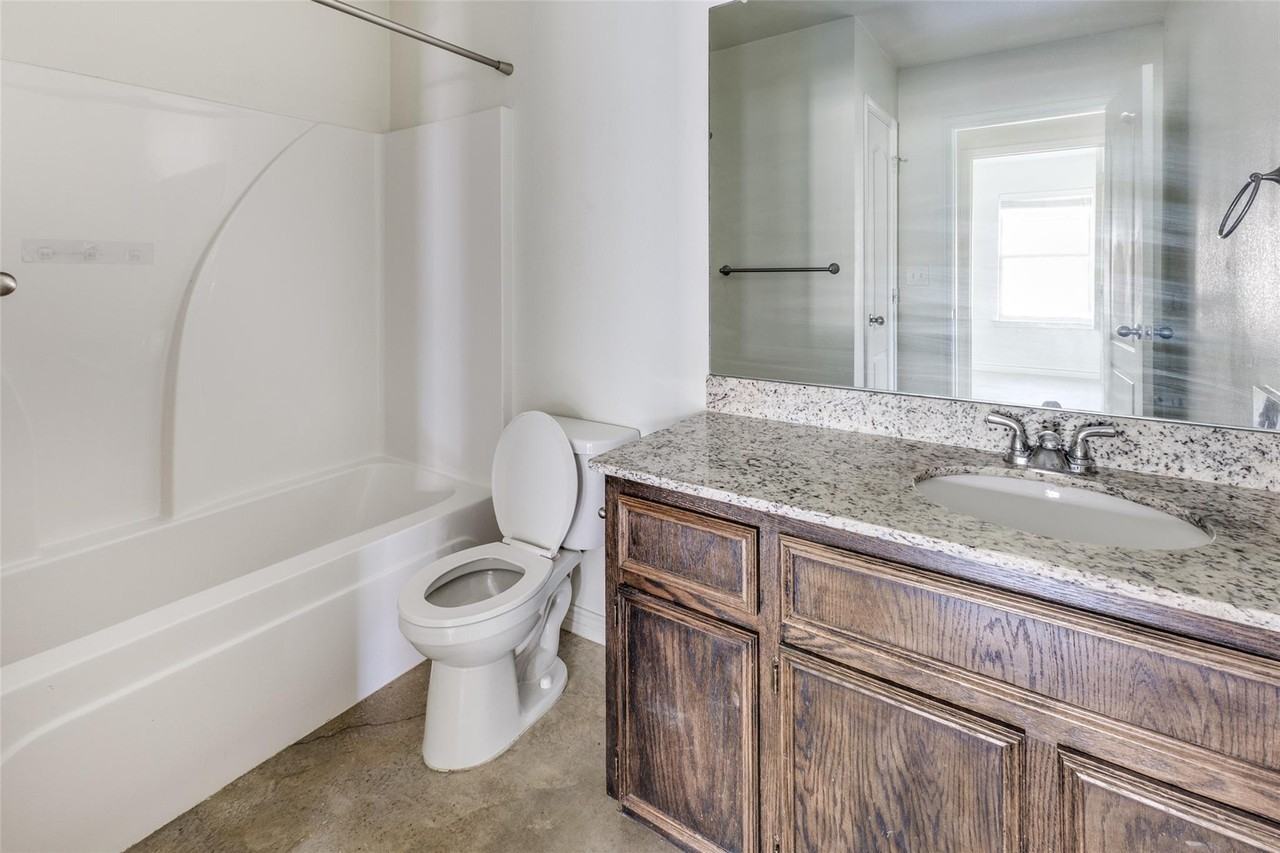 6011 Amelia Earhart Blvd #B - Photo 4 of 16