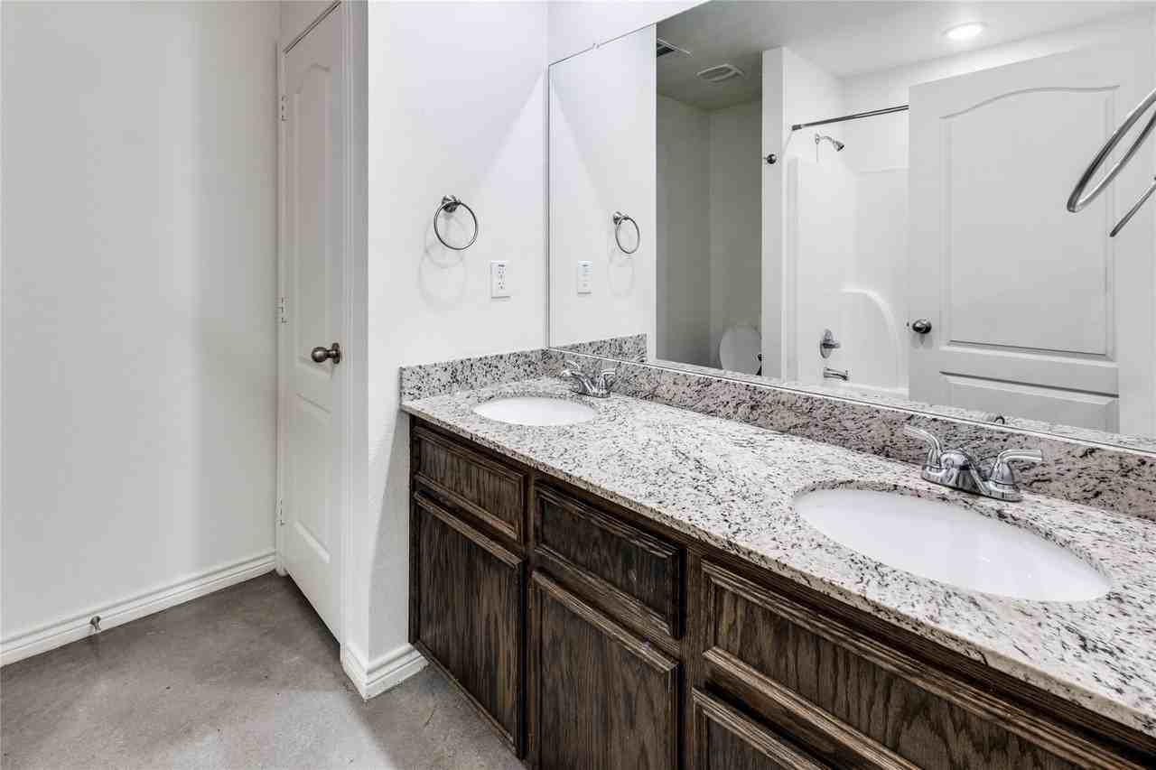 6011 Amelia Earhart Blvd #B - Photo 5 of 16