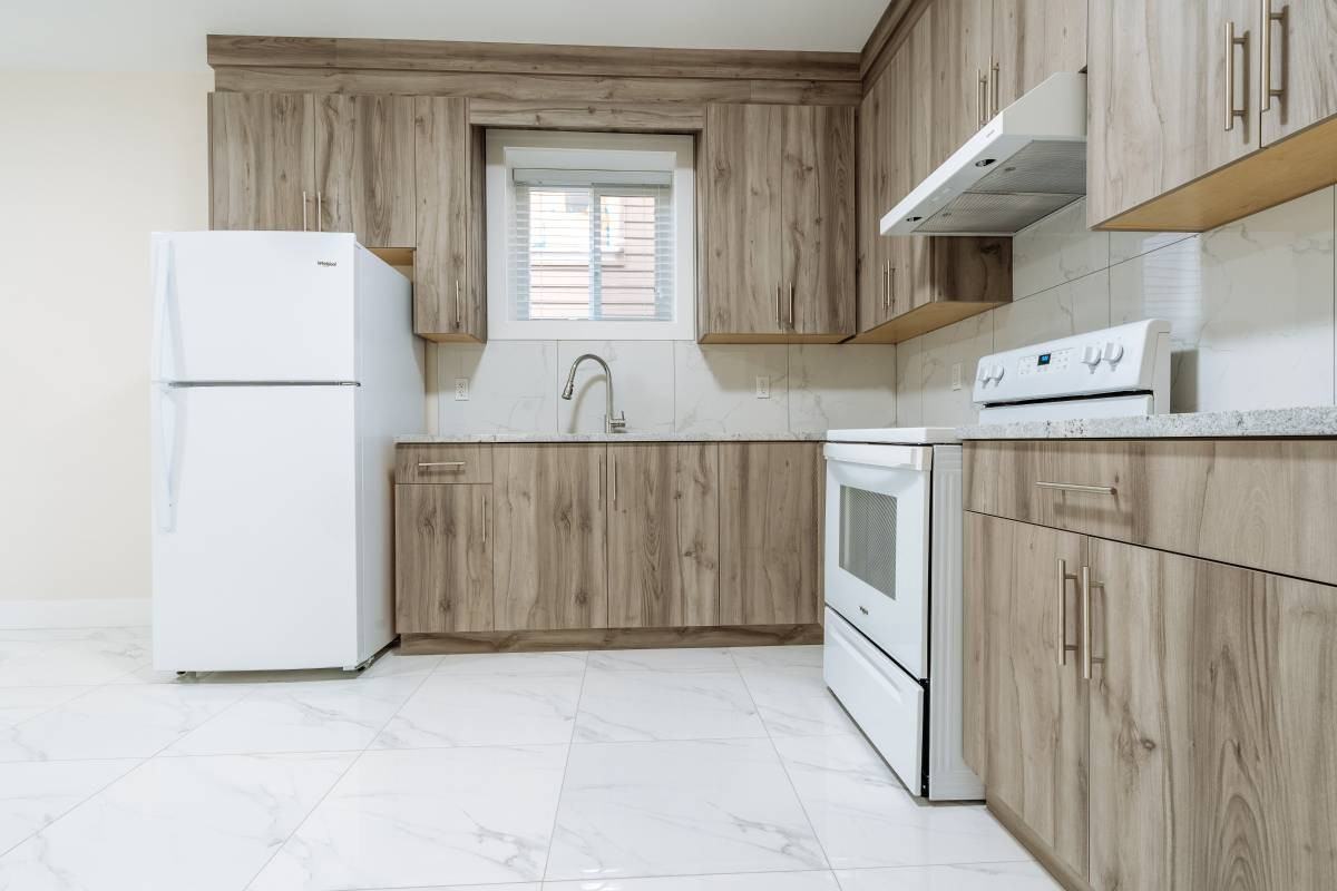 20549 70A Avenue - Photo 4 of 18