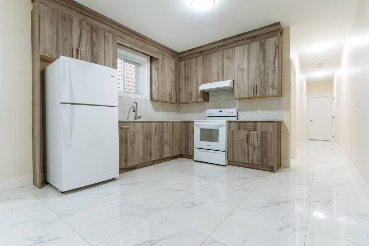 20549 70A Avenue - Photo 5 of 18