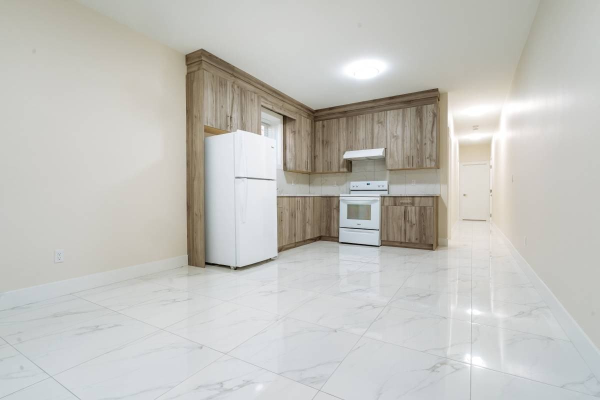 20549 70A Avenue - Photo 6 of 18