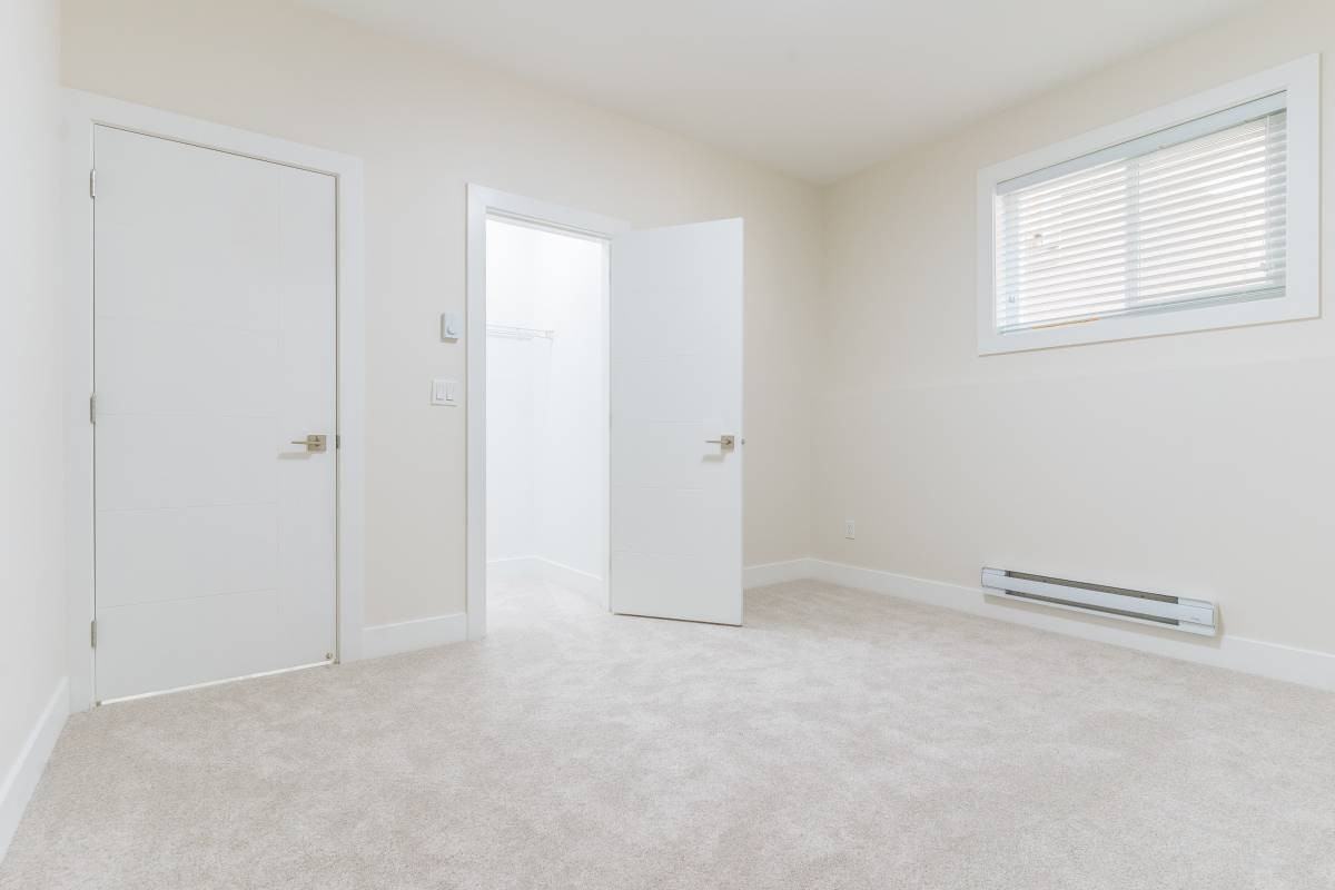 20549 70A Avenue - Photo 7 of 18