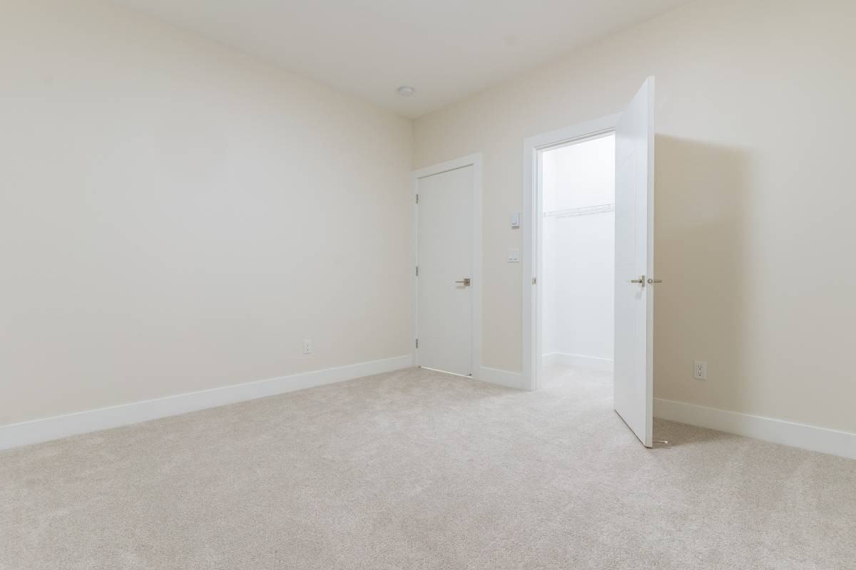 20549 70A Avenue - Photo 7 of 18