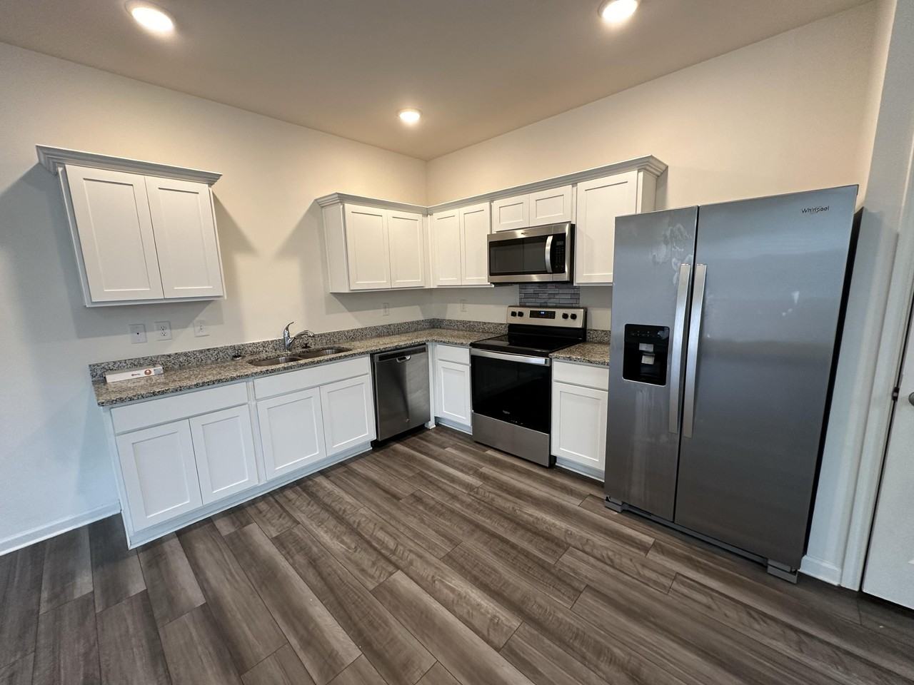 128 Swindon Dr - Photo 2 of 14