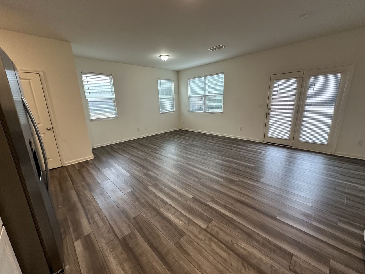 128 Swindon Dr - Photo 3 of 14