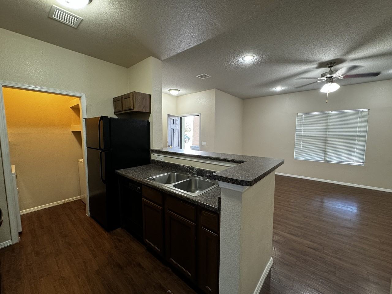 10626 Mccombs St #01 - Photo 4 of 10