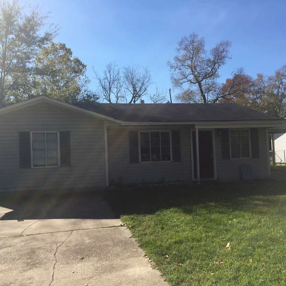 2943 Hillcrest Ave - Photo 2 of 11