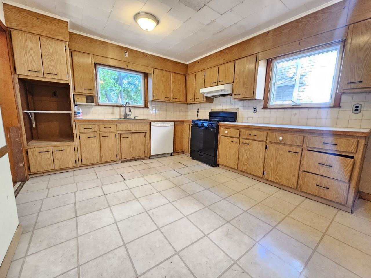 36 Washington St - Photo 2 of 11