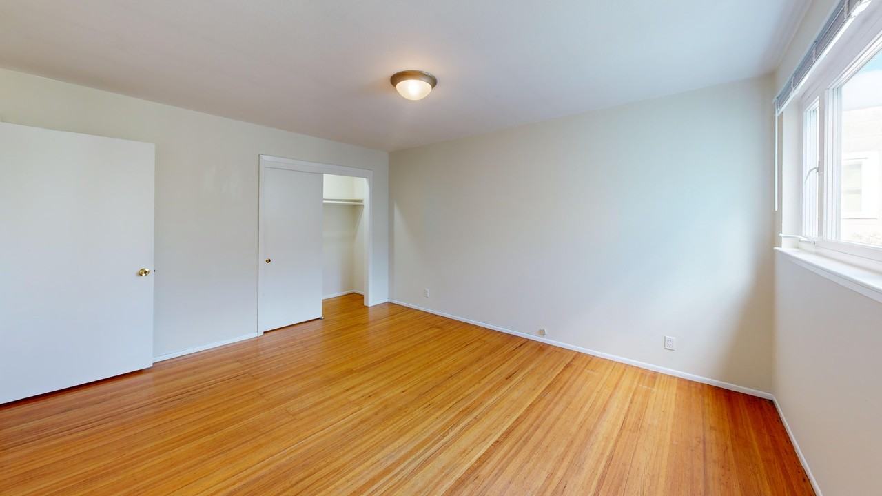 1514 Geneva Avenue - Photo 4 of 6