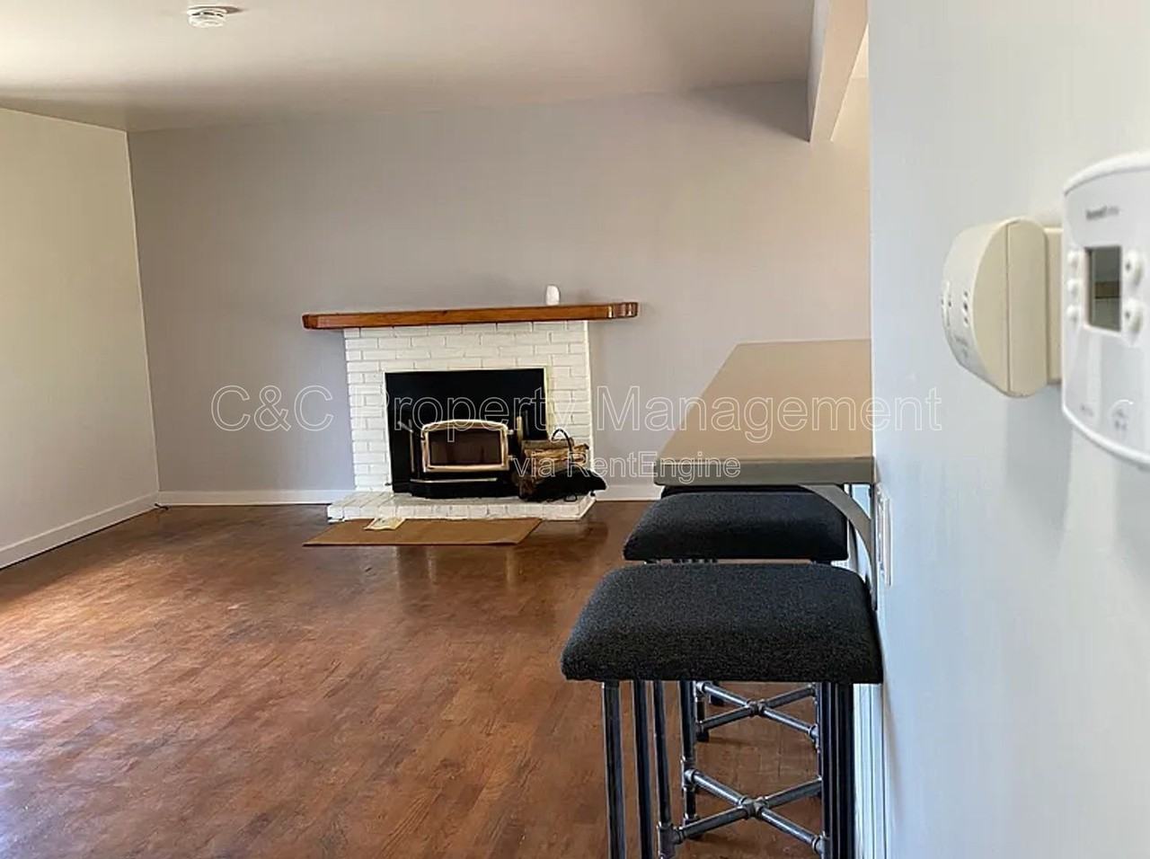 1124 Carson St - Photo 5 of 25