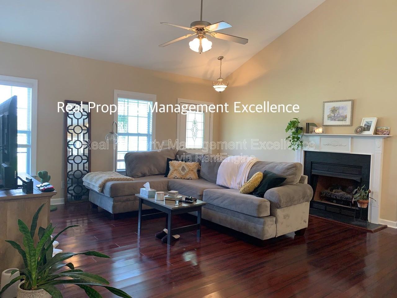 28 Clover Dr - Photo 4 of 19