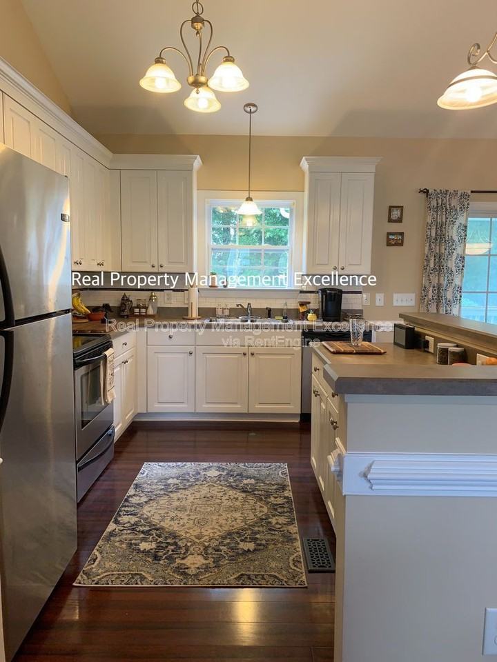28 Clover Dr - Photo 7 of 19