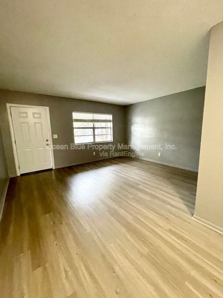 311 S Arcturas Ave #3 - Photo 2 of 8