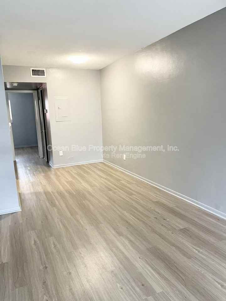 311 S Arcturas Ave #3 - Photo 3 of 8