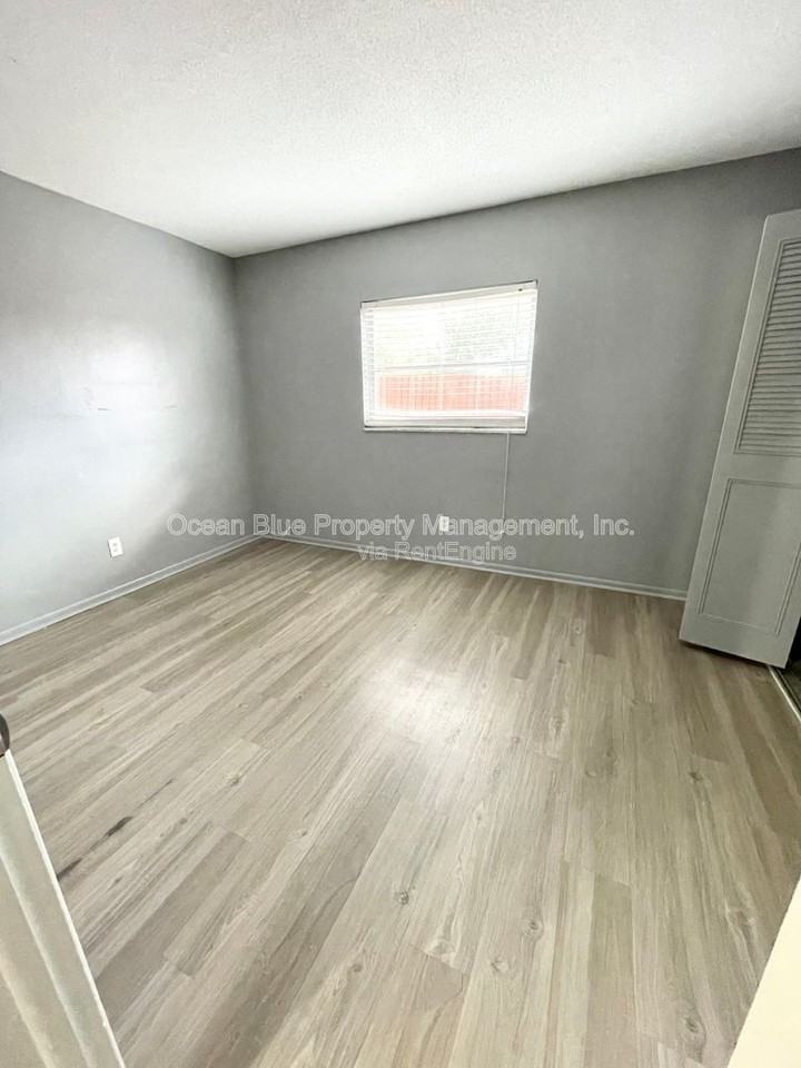 311 S Arcturas Ave #3 - Photo 6 of 8