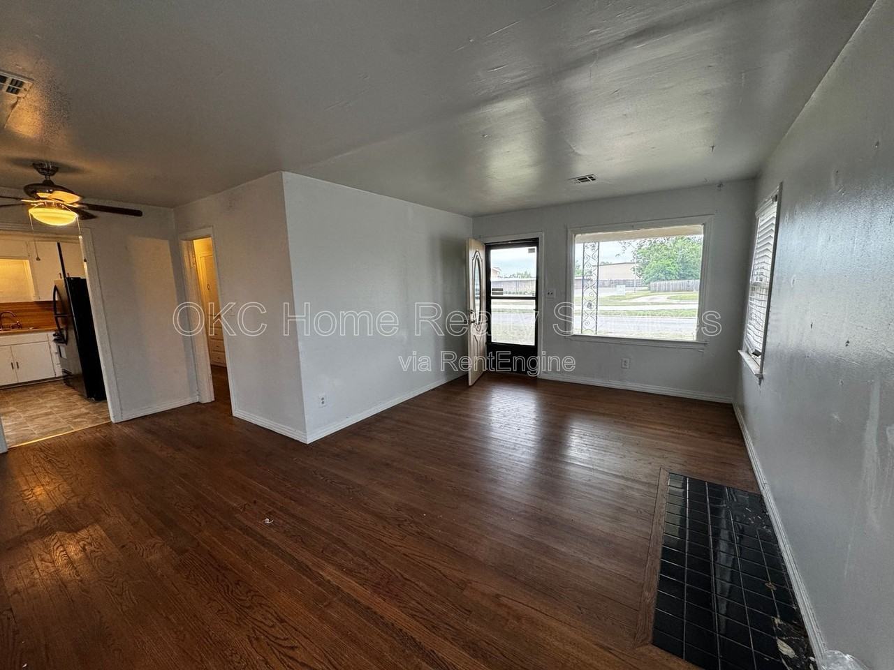 3025 Nw Grand Blvd - Photo 2 of 12
