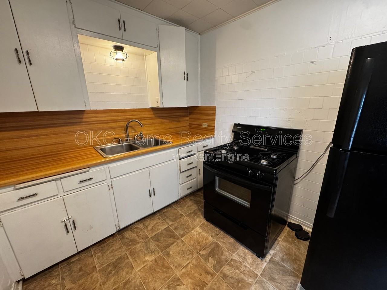 3025 Nw Grand Blvd - Photo 3 of 12