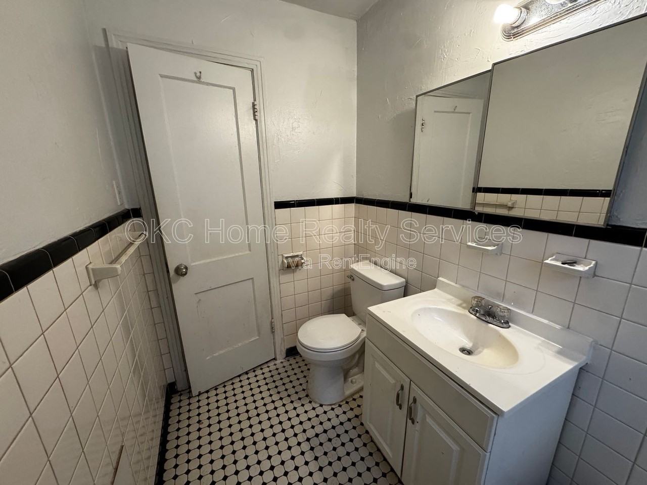 3025 Nw Grand Blvd - Photo 5 of 12