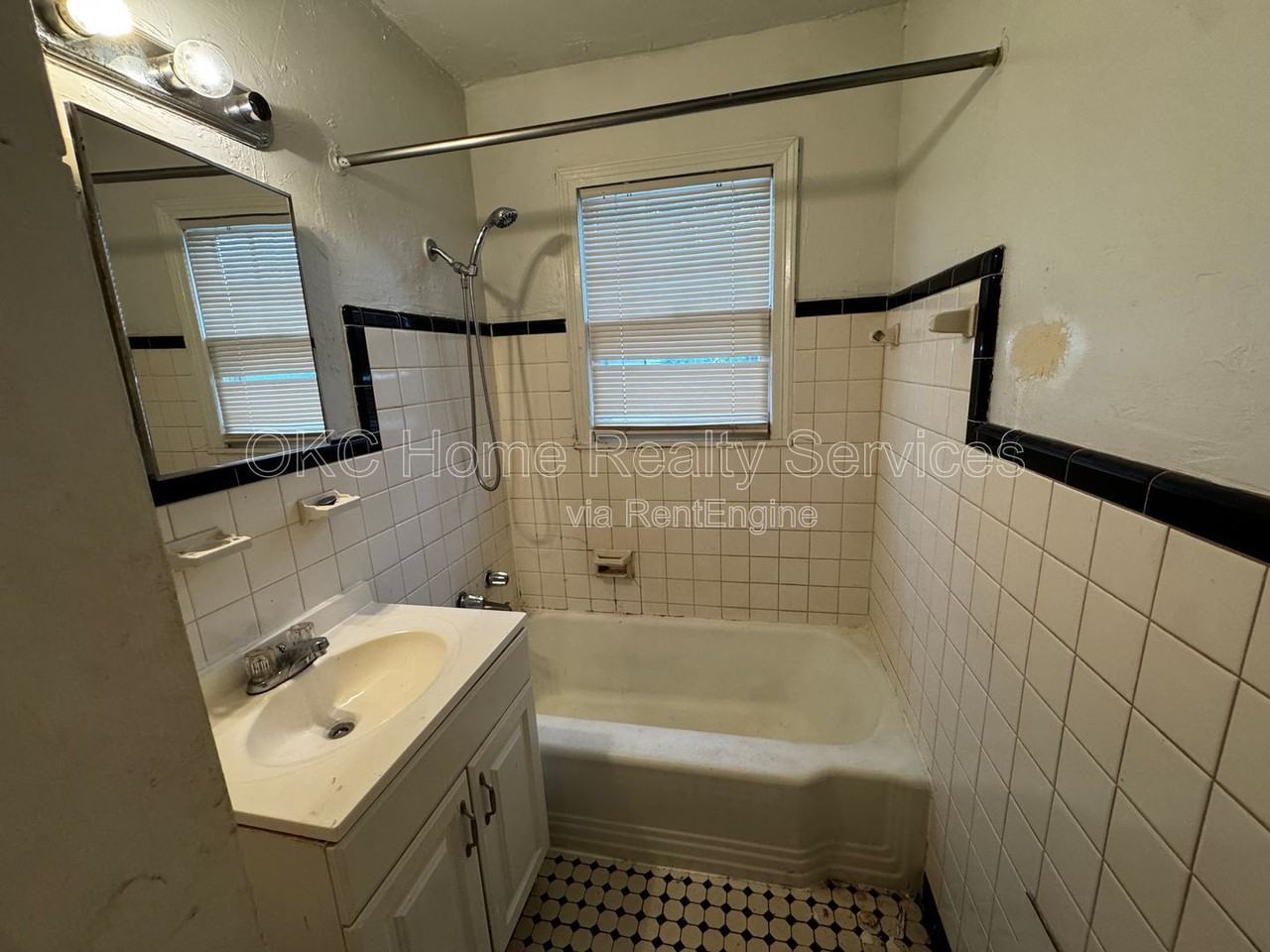 3025 Nw Grand Blvd - Photo 6 of 12