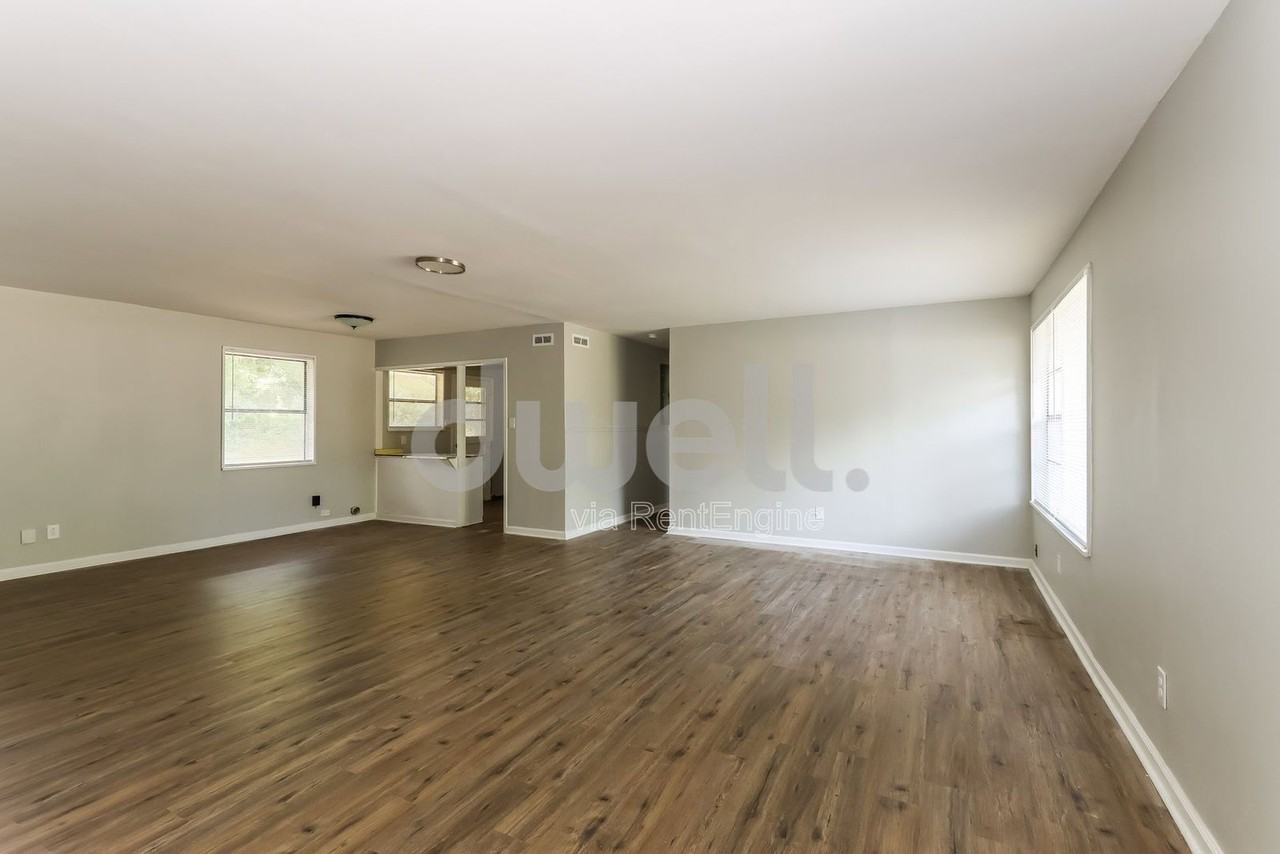 778 Vincent Ave Ne - Photo 2 of 9