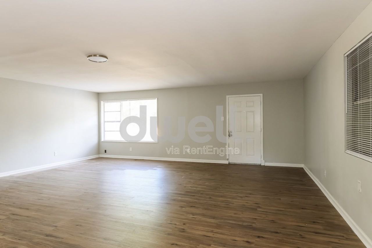 778 Vincent Ave Ne - Photo 3 of 9